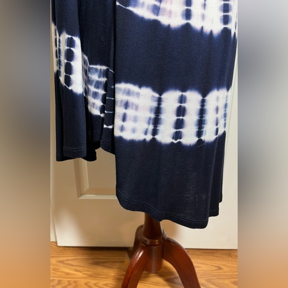 Lane Bryant Navy & White Tie-Dye Short Sleeve Swing Tunic - Picture 4 of 10